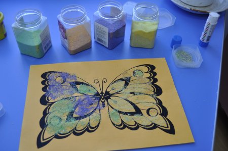 Рисование цветным песком для детей