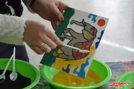 Рисование цветным песком для детей