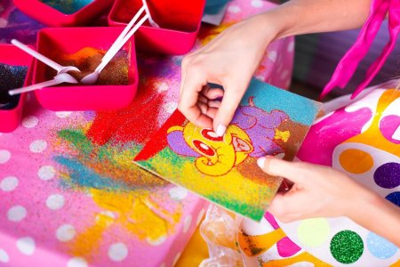 Рисование цветным песком для детей