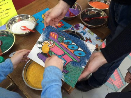 Аппликация из цветного песка