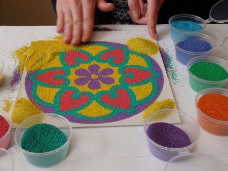 Рисование цветным песком