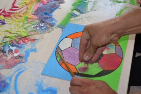 Рисование цветным песком