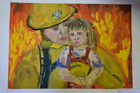 Пожарный спасает ребенка рисунок