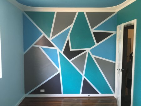 Горы на стене в детской