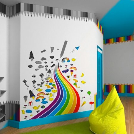 Разноцветные геометрические фигуры на стене