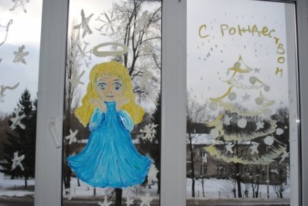 Рисунок за окошком Рождество в школу