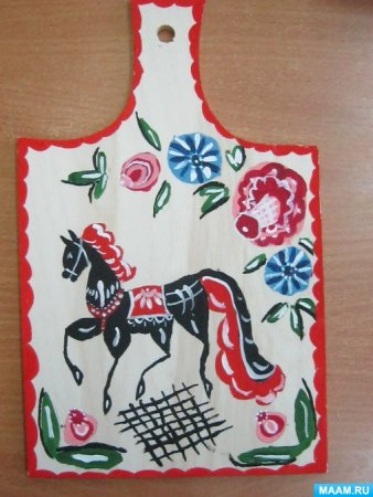 Разделочная доска по мотивам Городецкой росписи