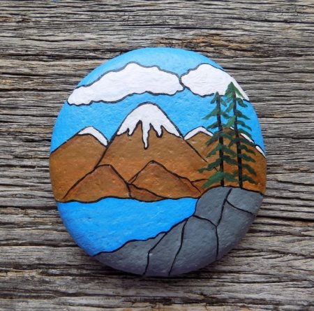 Роспись камней горы