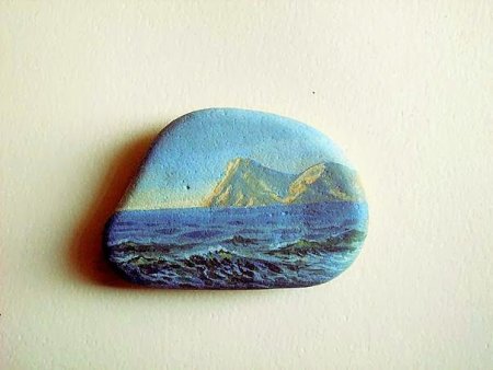 Роспись камней горы