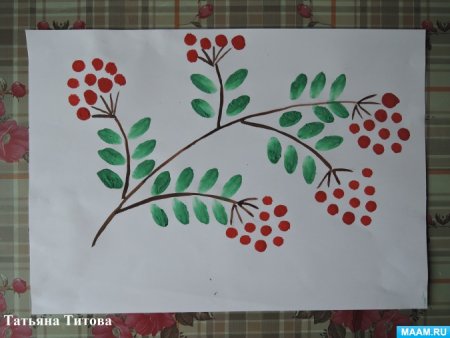 Веточка рябины ватными палочками