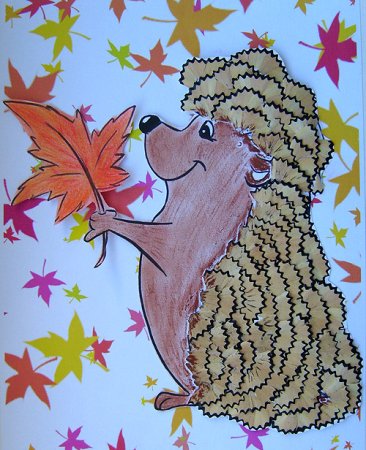 Ежик с листочками