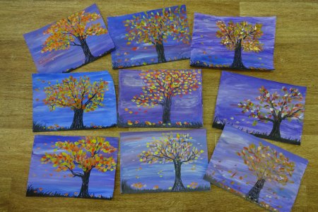 Дерево с помощью ватных палочек