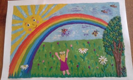 В каждом рисунке солнце