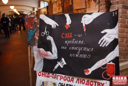 Плакат на тему против СПИДА