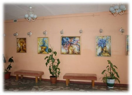 Декор стен в фойе школы