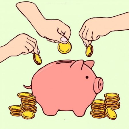 Рука с монеткой в копилку