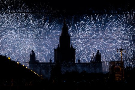 Салют над МГУ