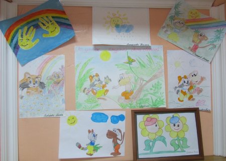 Выставка рисунков с родителями