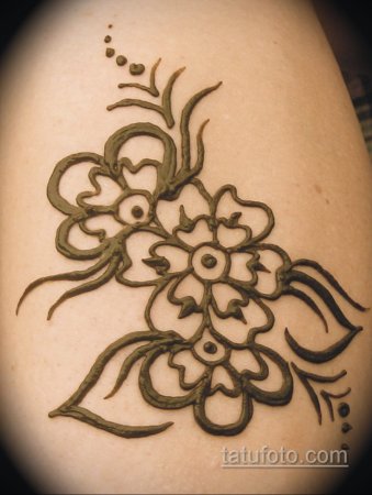 Временное тату хной на руке