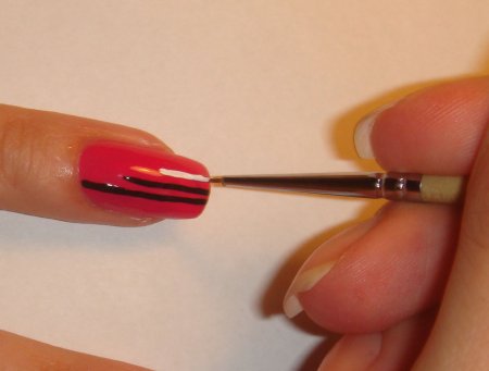 Маникюр шеллак с рисунком кисточкой