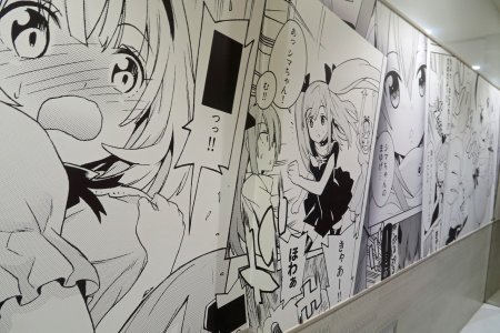 Стена обклеенная мангой