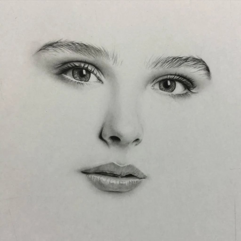 Портрет женщины карандашом