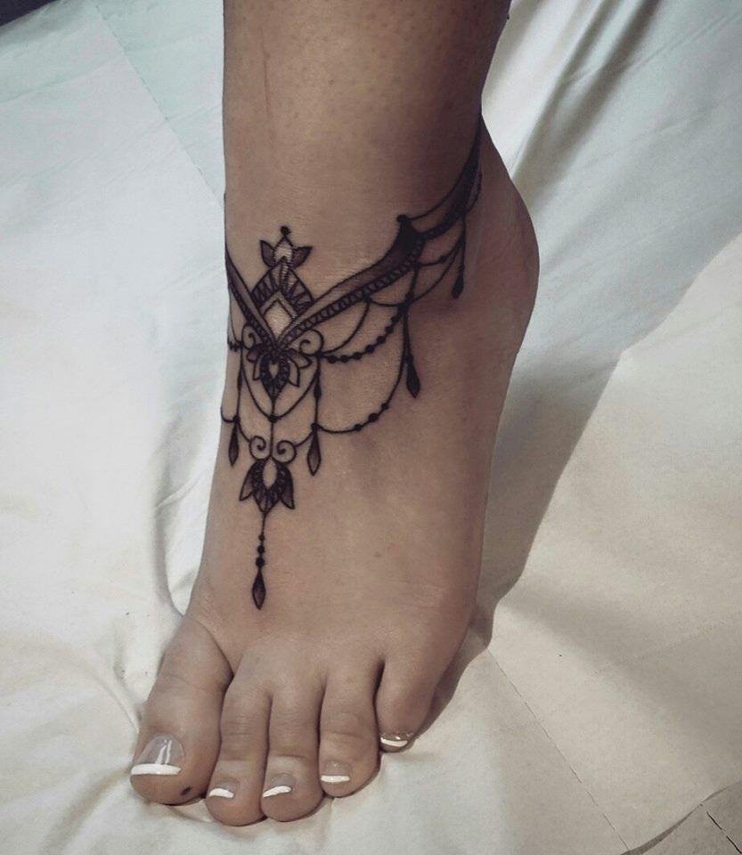 Татуировки в виде браслета на ноге для девушек