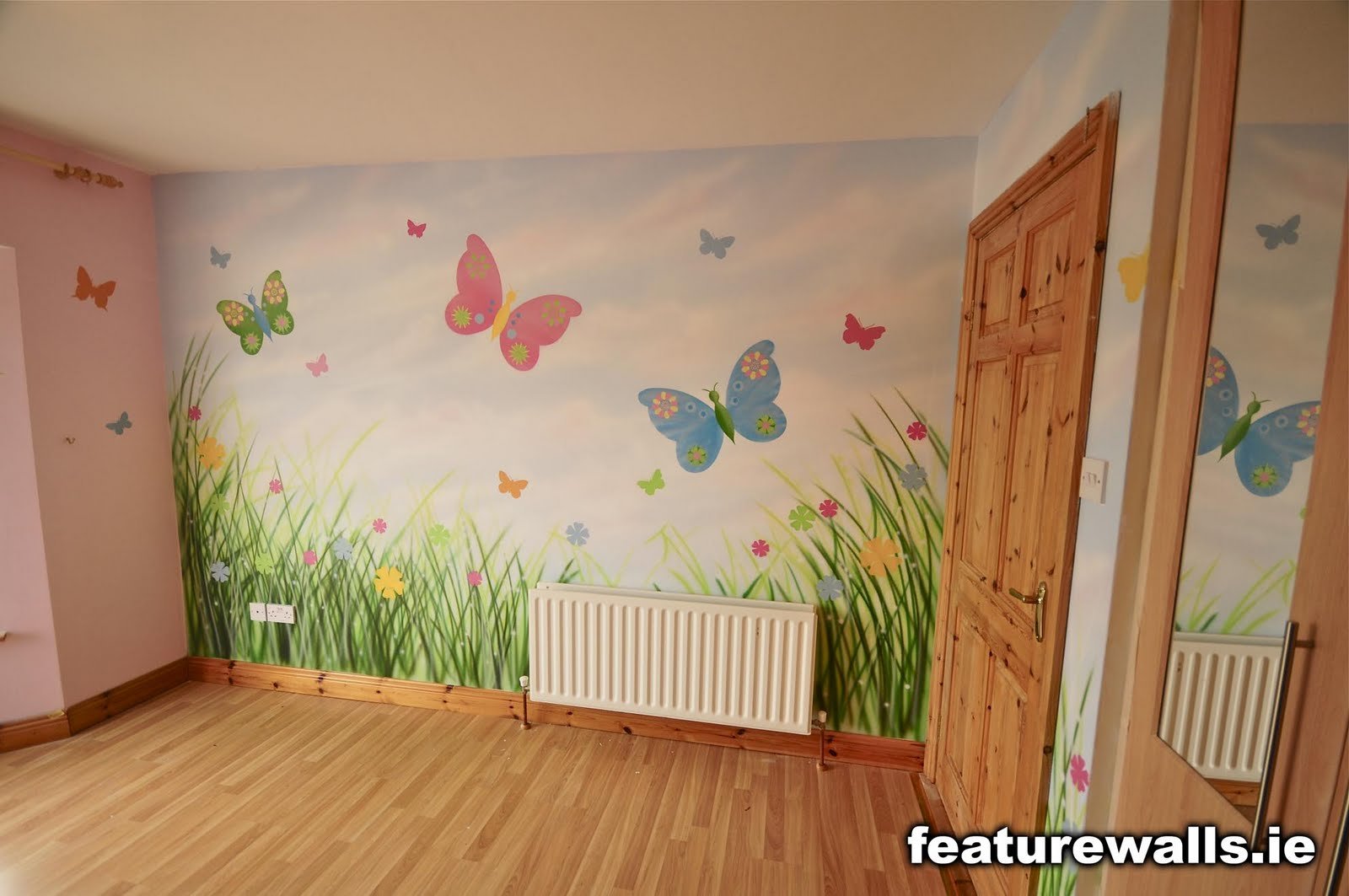 Роспись стен в детском саду спальня