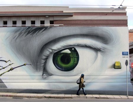 Рисовать баллончиком на стене