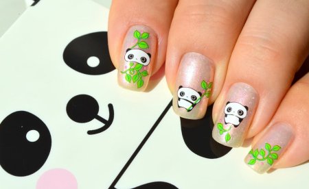 Маникюр с пандами черно белый