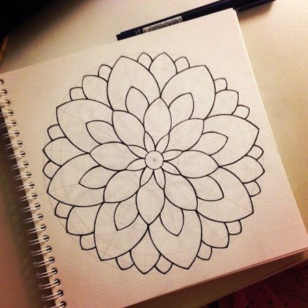 Красивые узоры карандашом на бумаге