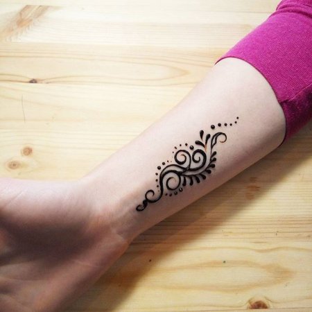 Мехенди на руке маленькие