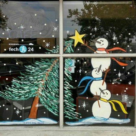 Новогодние рисунки на окнах