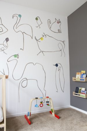 Горы на стене в детской