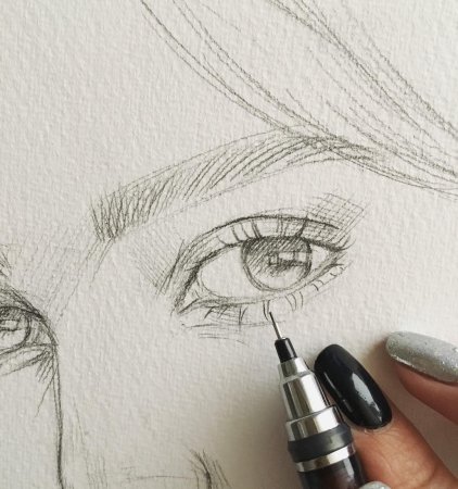 Скетчинг глаза карандашом