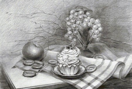 Красивый натюрморт карандашом