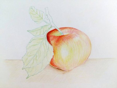 Яблоко цветными карандашами