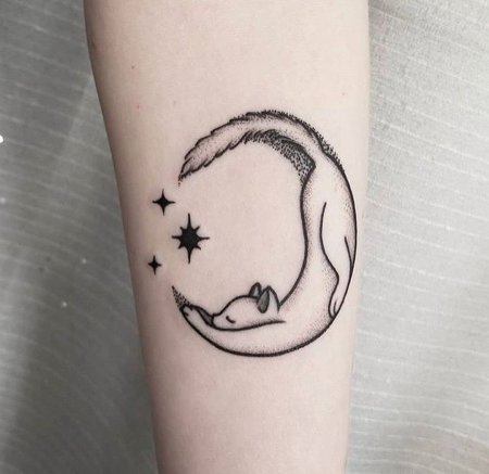 Небольшие тату для девушек полумесяц