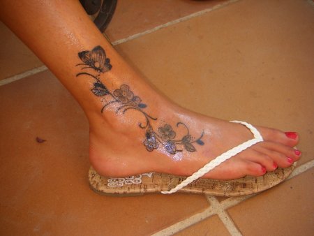 Красивые тату для девушек на ноге