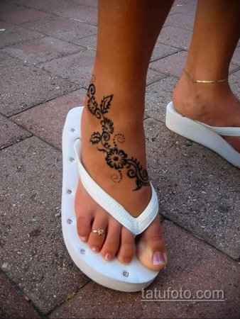 Тату для женщин на ноге