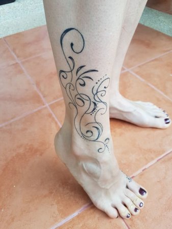 Тату на ноге для девушек