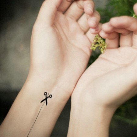 Тату на запястье для подростка