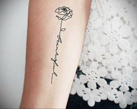 Тату на тонкой руке женские