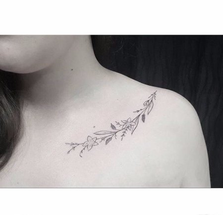 Тату веточка на плече для девушек