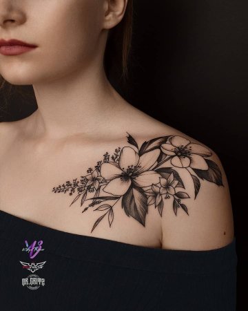 Тату на ключице