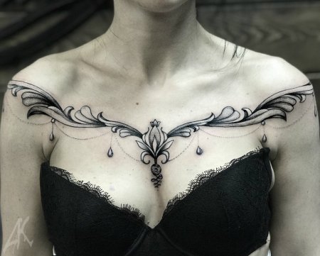 Тату на ключице