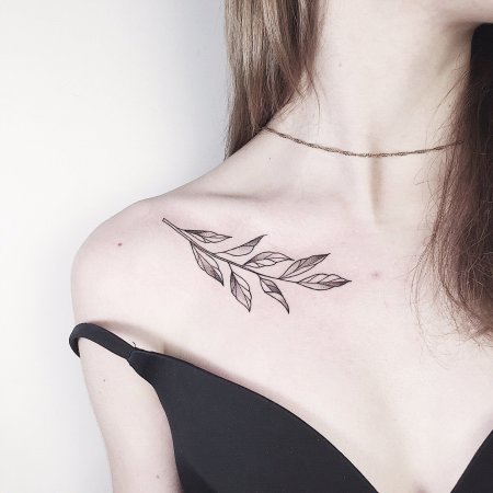 Тату на ключице для девушек