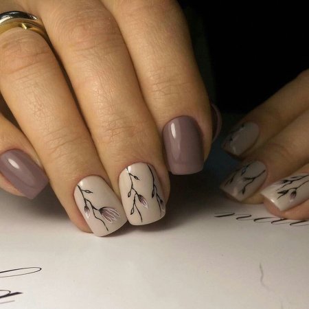 Нежный маникюр с веточкой
