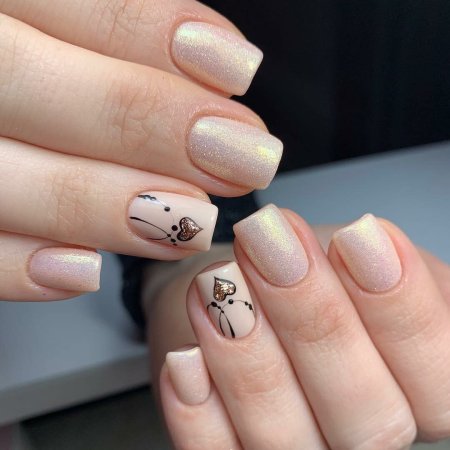 Маникюр с волнистыми линиями на короткие ногти