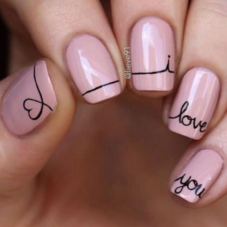 Маникюр на короткие ногти с нотами